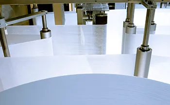 Die Tuchproduktion zur Herstellung der hochwertigen Feuchttücher von Nölken.