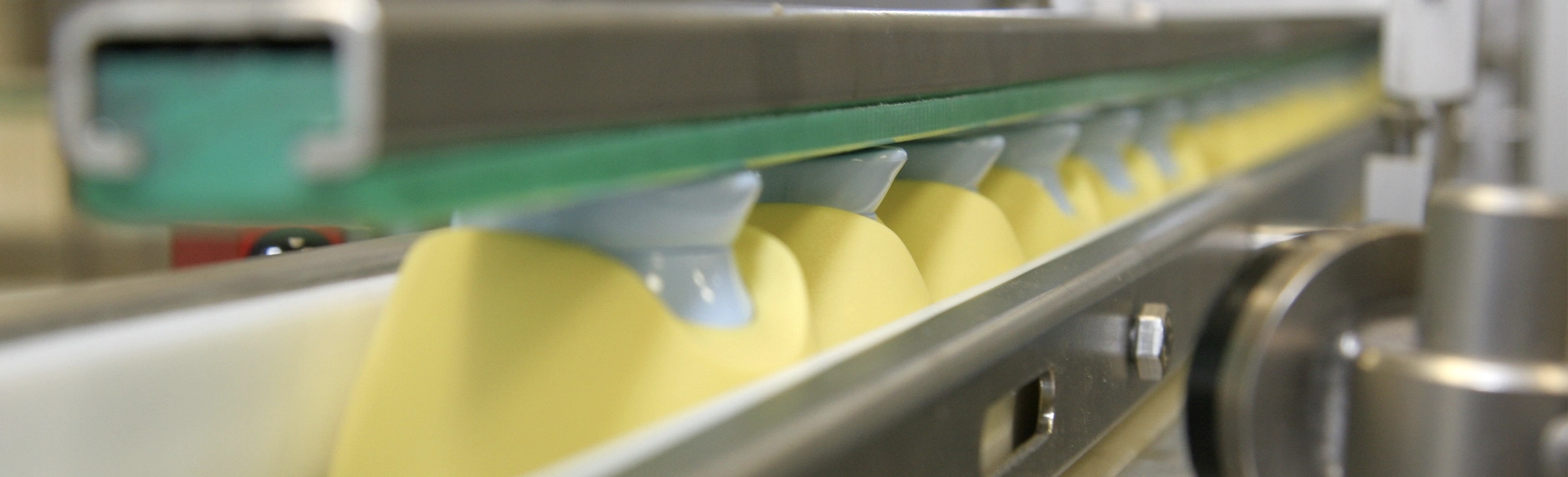 Die Flüssigkeiten-Abfüllung von Nölken, Ihrem führenden Private Label-Anbieter für kosmetische Pflegeprodukte.